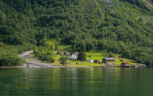 Aurlandsfjord na Noruega em julho de 2019 . — Fotografia de Stock