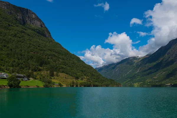 Prachtig meer Oldevatnent in Stryn, Noorwegen. juli 2019 — Stockfoto