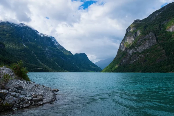 Bellissimo lago Oldevatnent a Stryn, Norvegia. Il pomeriggio di luglio. 2019 — Foto Stock