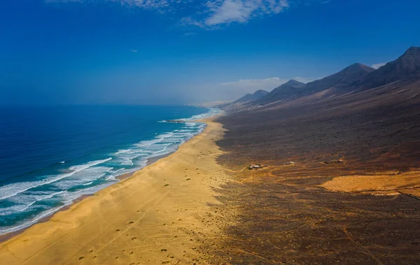 Strand van Cofete, Fuerteventura, Canarische Eilanden, Spanje. Luchtfoto drone view in oktober 2019 — Stockfoto