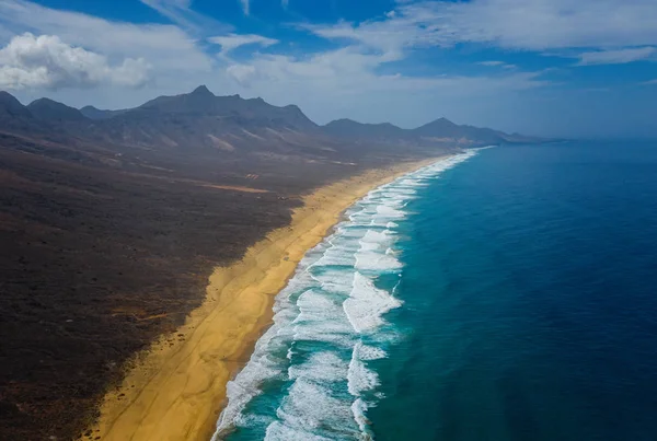 Strand van Cofete, Fuerteventura, Canarische Eilanden, Spanje. Luchtfoto drone view in oktober 2019 — Stockfoto