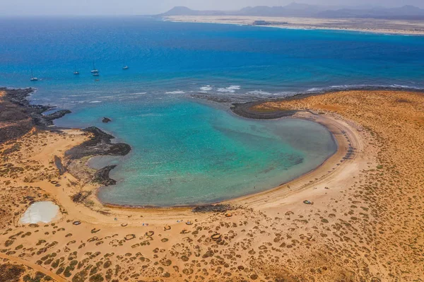 De Isla de Lobos in Fuerteventura, Spanje met de Playa de la Concha. Luchtfoto drone in oktober 2019 — Stockfoto