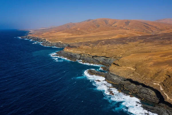 Vanuit de lucht uitzicht op het strand van Aguas Verde, fuerteventura, Canarische eilanden, Spanje. oktober 2019 — Stockfoto