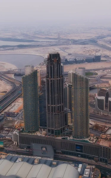 Dubai, Uae - 2019: Повітряний вид на Даунтаун Дубай з людиною зробили озеро і хмарочоси з найвищої будівлі в світі, Burj Khalifa, на 828m — стокове фото