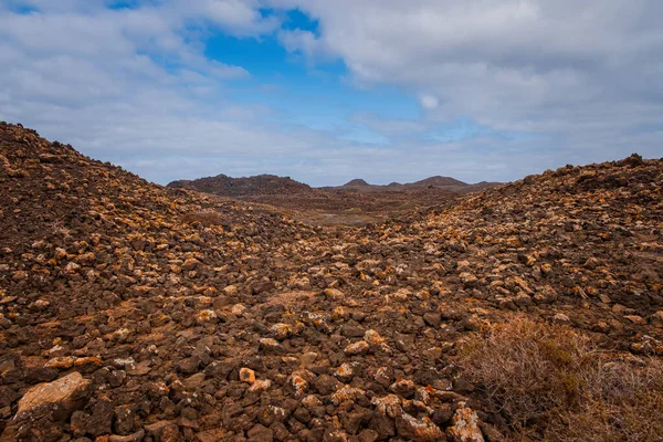 Lobos Island, Spanje - oktober 2019. Isla De Lobos Lobos Island een grotendeels onbewoond vulkanisch eiland voor de kust van Corralejo, Fuerteventura — Stockfoto