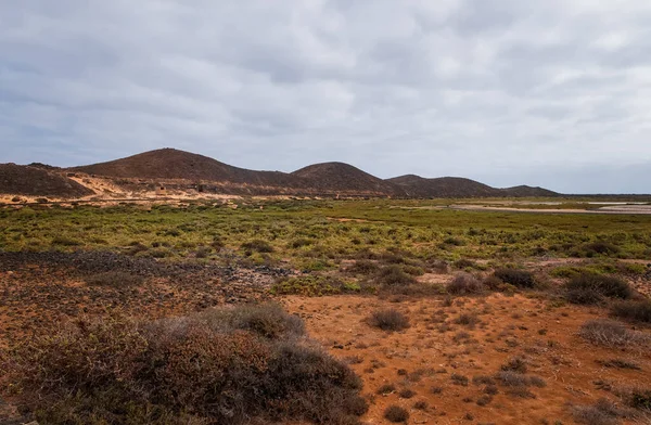 Lobos Island, Spanje - oktober 2019. Isla De Lobos Lobos Island een grotendeels onbewoond vulkanisch eiland voor de kust van Corralejo, Fuerteventura — Stockfoto