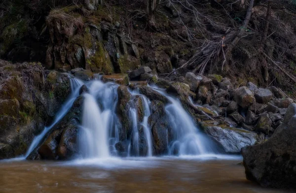 Cascada Kamyanka Las Montañas Los Cárpatos Ucrania Disparo Larga Exposición — Foto de Stock