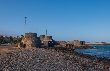 Hornos de Cal de la Guirra kalesi, Castillo Caleta de Fuste 'de. Antigua Fuerteventura Kanarya Adaları Doğa Tatili. Ekim 2019