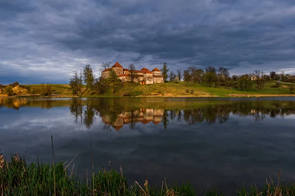 Antigo Castelo Svirzh Pôr Sol Abril 2020 Vila Svirzh Região — Fotografia de Stock