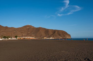 Gün batımında Gran Tarajal 'da kumsal, Fuerteventura, İspanya. Ekim 2019