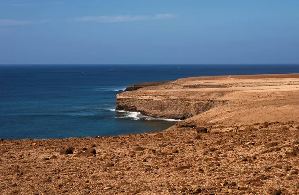 Prachtig uitzicht op het strand Las Coloradas gesloten voor Morro Jable, Jandia, op het Canarische eiland Fuerteventura, Spanje. Ruimte voor tekst. oktober 2019 — Stockfoto