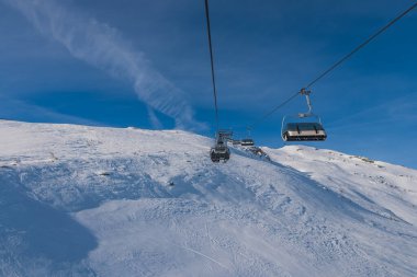 Kış mevsiminde Grosseck-Speiereck tatil köyünde Mauterndorf ve S.Martin bölgesinde kayak pisti. Ocak 2020