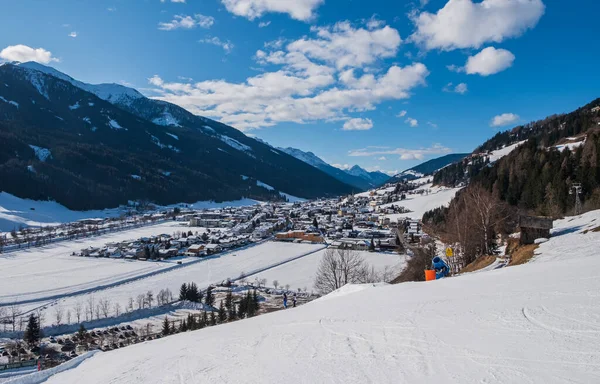 Vista Pequena Cidade Sillian Áustria Coberta Neve — Fotografia de Stock