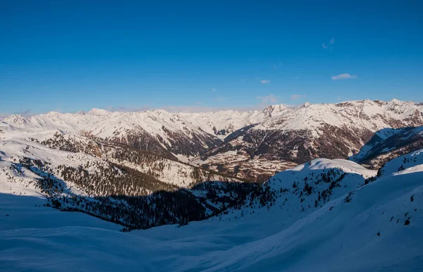 Januar 2020 Sillian Österreich Verschneite Piste Vordergrund Blauer Himmel Hintergrund — Stockfoto