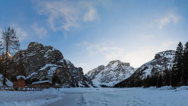 Fryst Sjö Braies Italien Vintern Begreppet Vinterresor Januari 2020 — Stockfoto