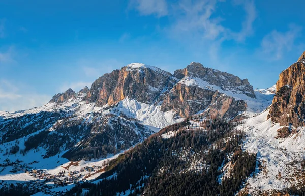 Passo Gardena Italy Janjanuary 2020 Mount Ski Lift Dantercepies Sunny — стокове фото