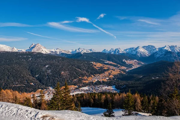 Paisagem Inverno Com Uma Aldeia Padola Nas Montanhas Dolomitas Dos — Fotografia de Stock