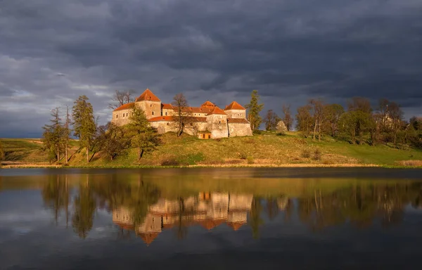 Antigo Castelo Svirzh Pôr Sol Abril 2020 Vila Svirzh Região — Fotografia de Stock