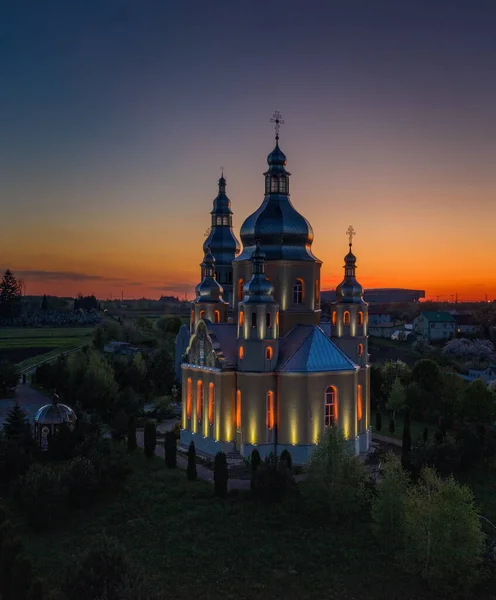 Зубра Львовский Район Украина Май 2020 Красивая Церковь Освещена Ночью — стоковое фото