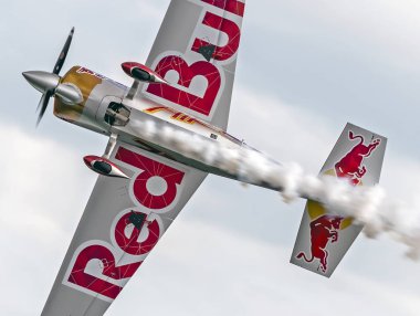 Race Edge Zivko uçağı Redbull Air Race ile yarışıyor