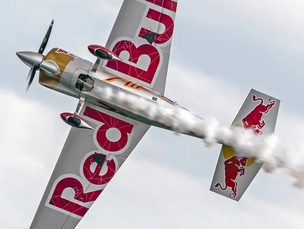 Race Edge Zivko lentokone kilpailuista RedBull Air Race — kuvapankkivalokuva