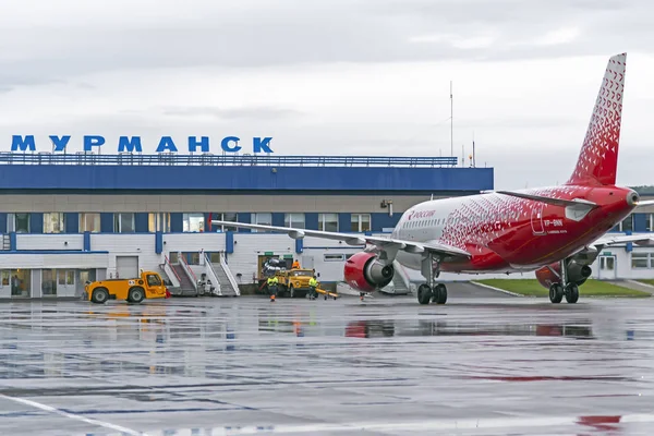 Rossiya uçağı Murmansk havaalanında.