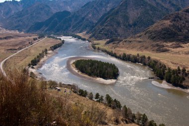 Vadi ve Katun nehri manzaralı..