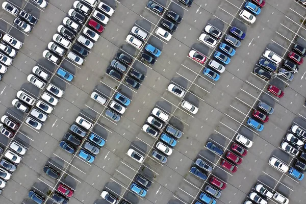Voller Parkplatz aus der Vogelperspektive — Stockfoto
