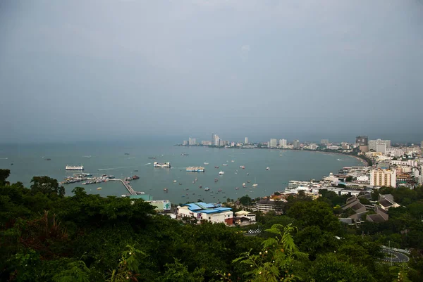 Utsikt över Pattaya Bay från berget Phrabat — Stockfoto