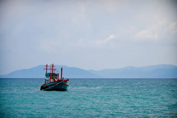 Ein Fischerschoner in den Gewässern des Golfs von Thailand — Stockfoto