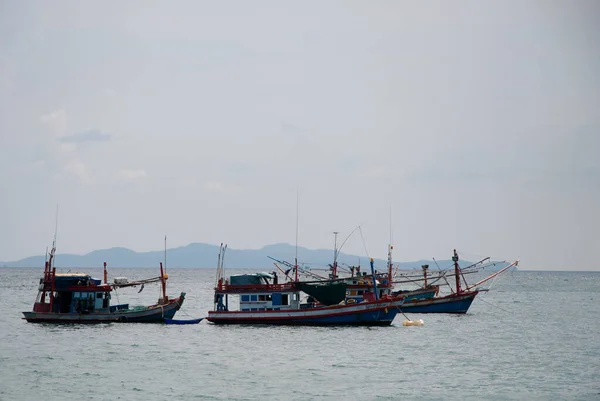 A fishing schooner in the waters of the Gulf of Thailand — Stock Photo, Image