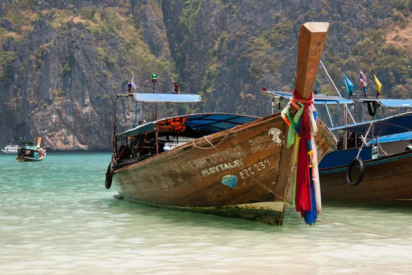 Clássico tailandês tradicional de madeira barco de cauda longa — Fotografia de Stock