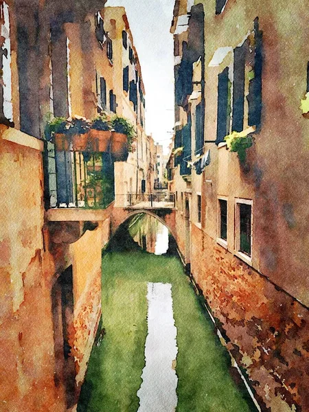 Venedik 'in merkezindeki tarihi binalar arasındaki küçük kanallara bir göz atmak. — Stok fotoğraf