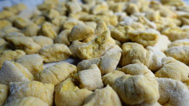 Yeni yapılmış el yapımı patates gnocchi.