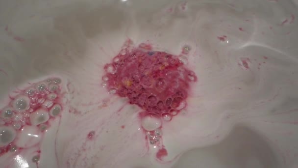 Movimentos Espuma Rosa Branca Água — Vídeo de Stock