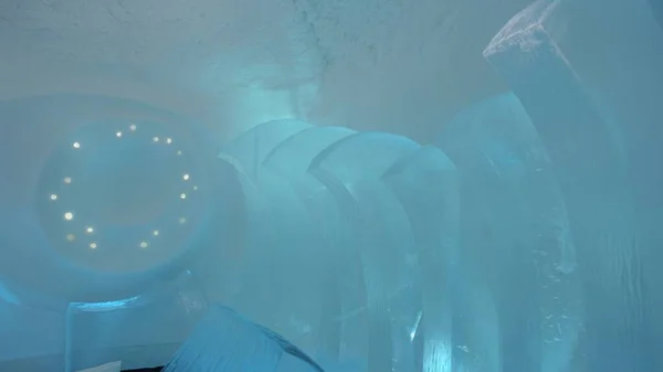 2020年2月27日スウェーデンのユッカジャルヴィ氷のホテルの彫刻の一つ — ストック写真