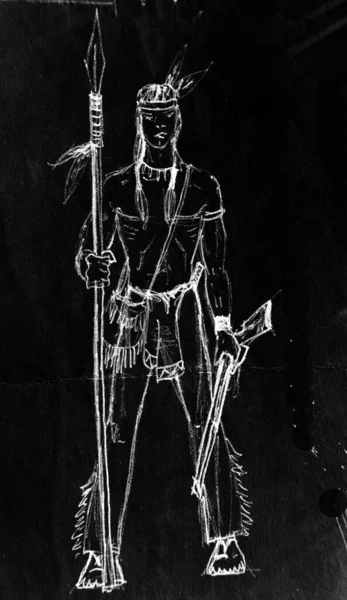 ライフルと槍を持ったアメリカ先住民の姿を描いた黒の背景に白いドローイング — ストック写真