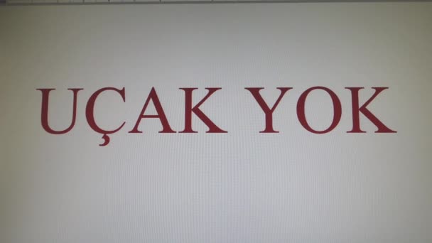 vidéo avec le message "danger pandémique, pas d'avion, train, bus, voiture, fêtes, s'il vous plaît rester à la maison". En turc 