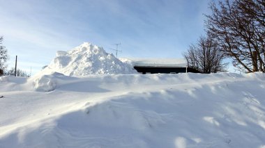 Kuzey İsveç 'te Kiruna' nın karlı kış manzarası