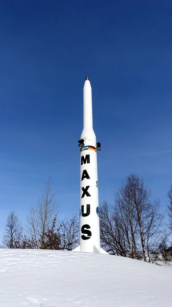 スウェーデンのキルナ2020年2月23日 冬の間 スウェーデン北部のキルナの雪の中心にある広場の1つに置かれたマクサスミサイル — ストック写真