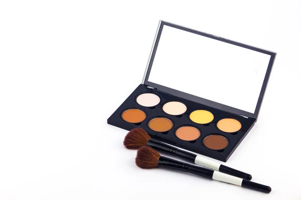 Make-up-Palette und Werkzeuge auf weißem Hintergrund — Stockfoto