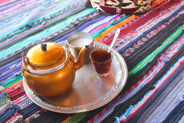 Orientalne beduińską herbatę — Zdjęcie stockowe
