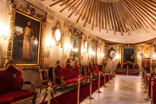 Sala elegante no Palácio Mohamed Ali, no Cairo, Egito, tomada em 3 de abril de 2015 — Fotografia de Stock