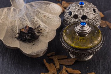 Gümüş oryantal Artisitc Arap Oud parfüm