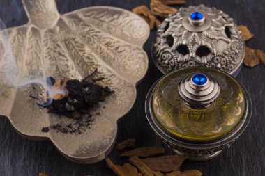 Gümüş oryantal Artisitc Arap Oud parfüm