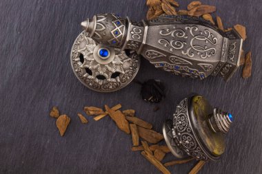 Gümüş oryantal Artisitc Arap Oud parfüm