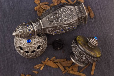 Gümüş oryantal Artisitc Arap Oud parfüm
