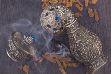Gümüş oryantal Artisitc Arap Oud parfüm