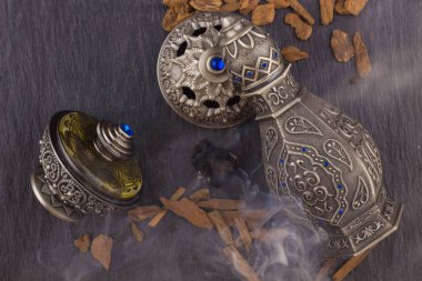 Gümüş oryantal Artisitc Arap Oud parfüm