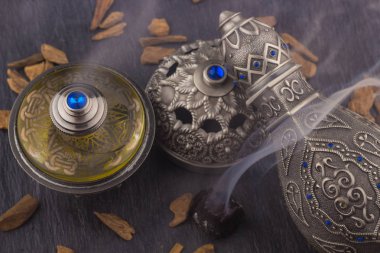Gümüş oryantal Artisitc Arap Oud parfüm